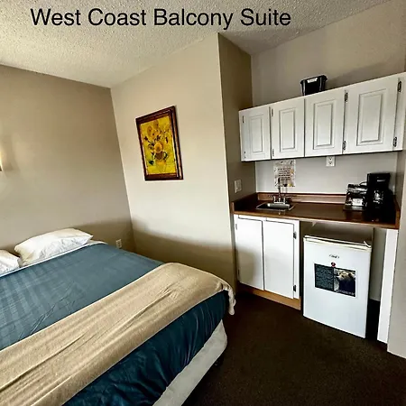West Coast Motel On The Harbour Ucluelet Exterior photo