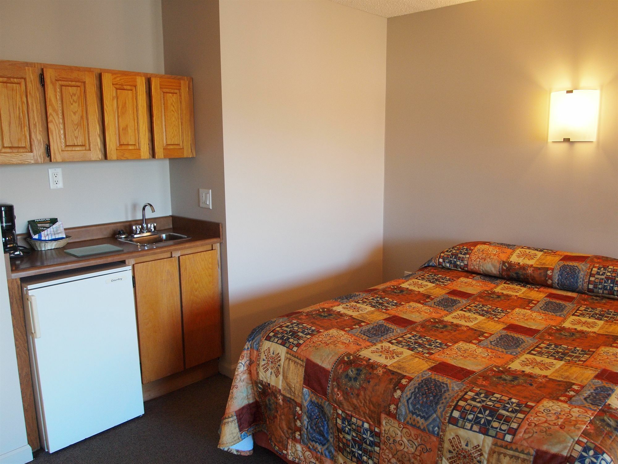 West Coast On The Harbour Motel 4*